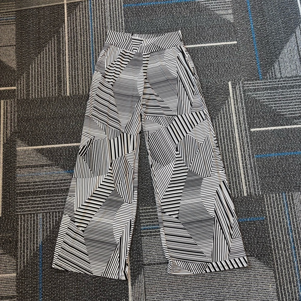 CLARA SUNWOO Large pants wide leg pull on Black White geometric print stretch‎
